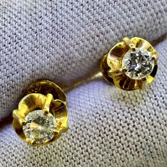 Vintage 18K Yellow Gold Diamond Stud Earrings - Picture 7 of 11